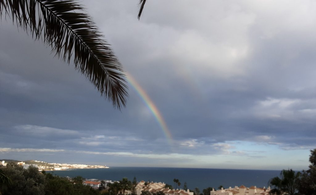 mediterraneo mar y arco iris
