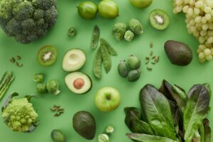 Brócoli fresco de color verde intenso, símbolo de los beneficios del brócoli para la salud y su valor como superalimento.