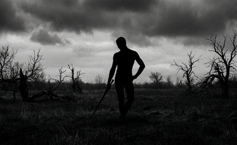 sisu, caballero sin armadura, sin máscaras